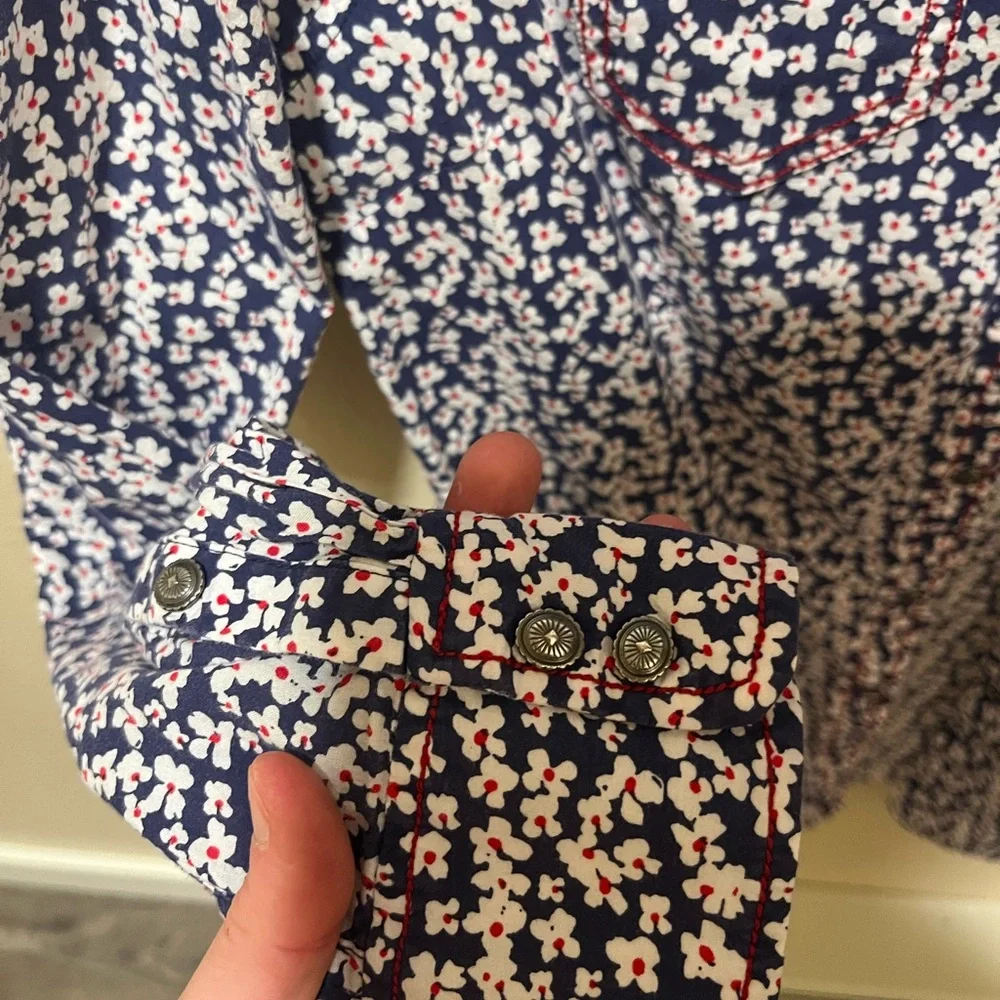 Ariat Navy and White Floral Women’s Shirt - Picture 5 of 5